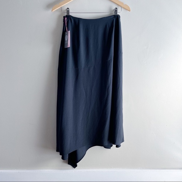 NWT Vince Camuto • Asymmetrical Hem Flowy Midi Skirt in Black, Size 0 - Picture 7 of 10